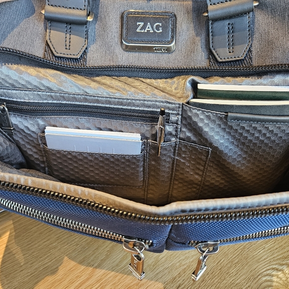 Tui Alpha Bravo Albany Slim Commuter Brief- Graphite - Picture 3 of 3